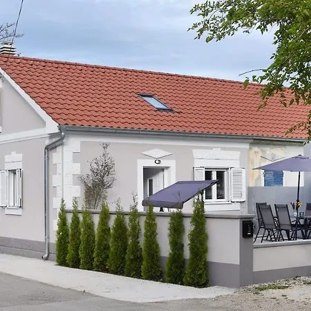 House In A Quiet Area *