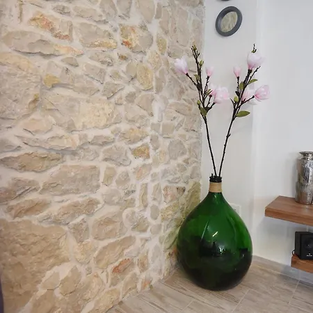 度假居 House In A Quiet Area *